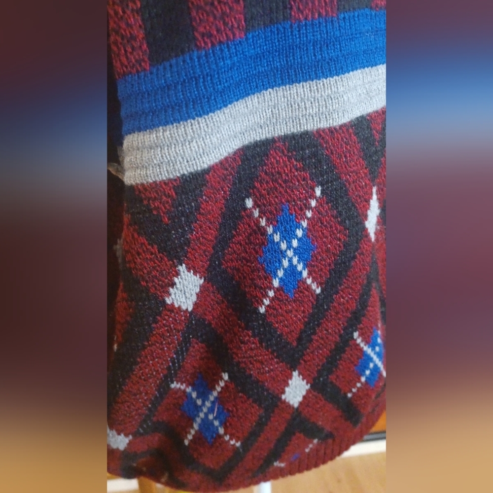 Retro Sweater - Picture 3 of 5